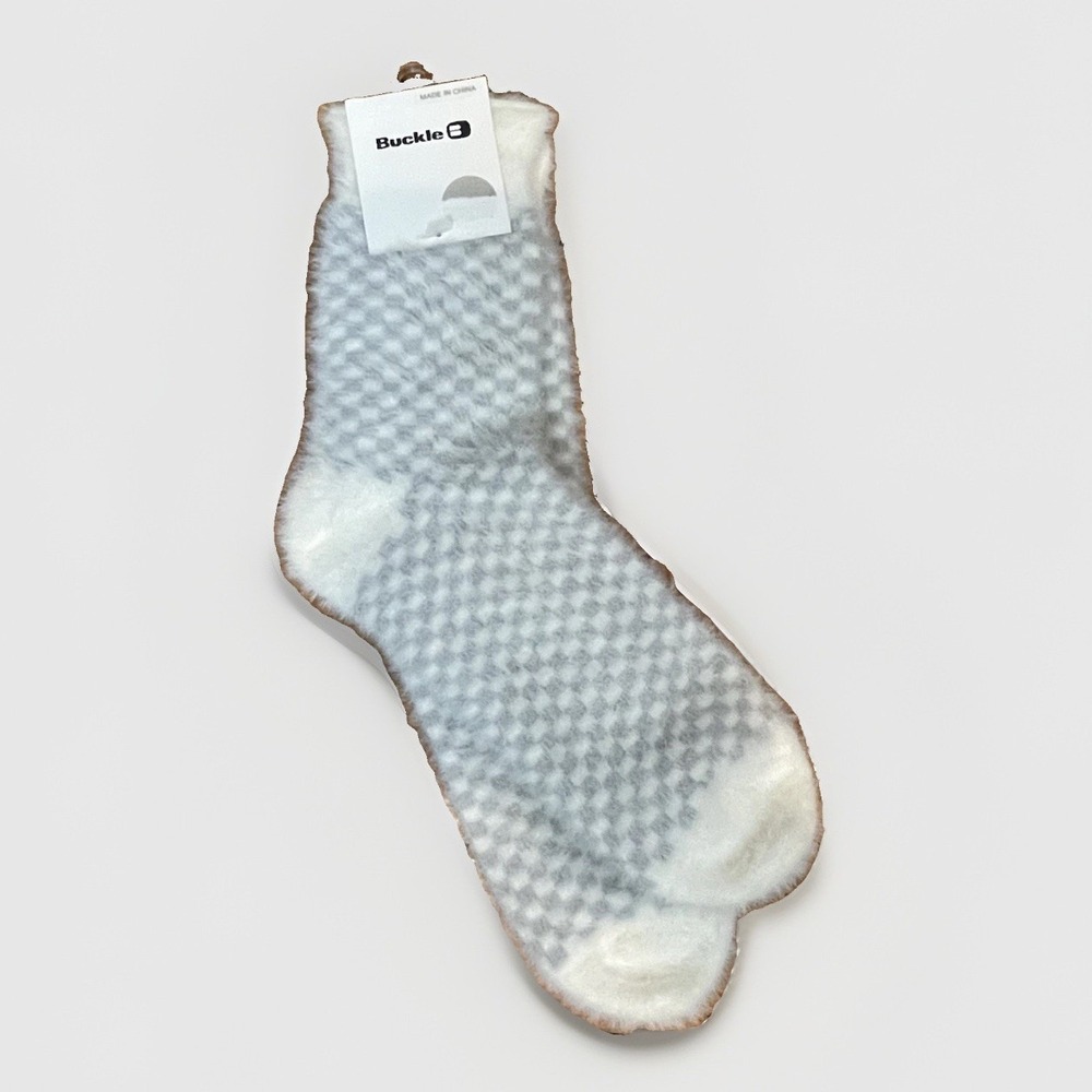 NWT Buckle Cozy Fuzzy Socks Adults One Size White Gray Checkered Soft Plush New
